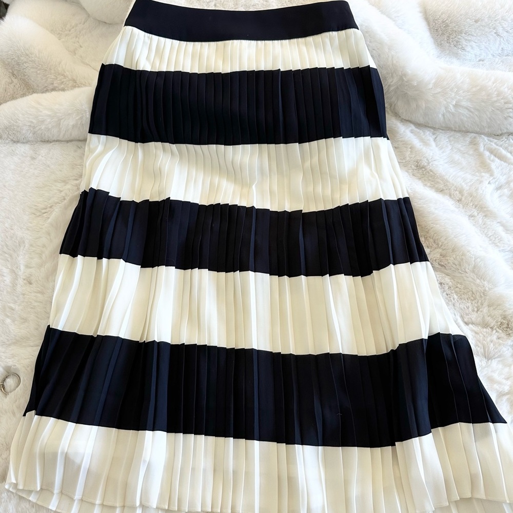 J.CREW. Midi Skirt. Size 2P. J. Crew.